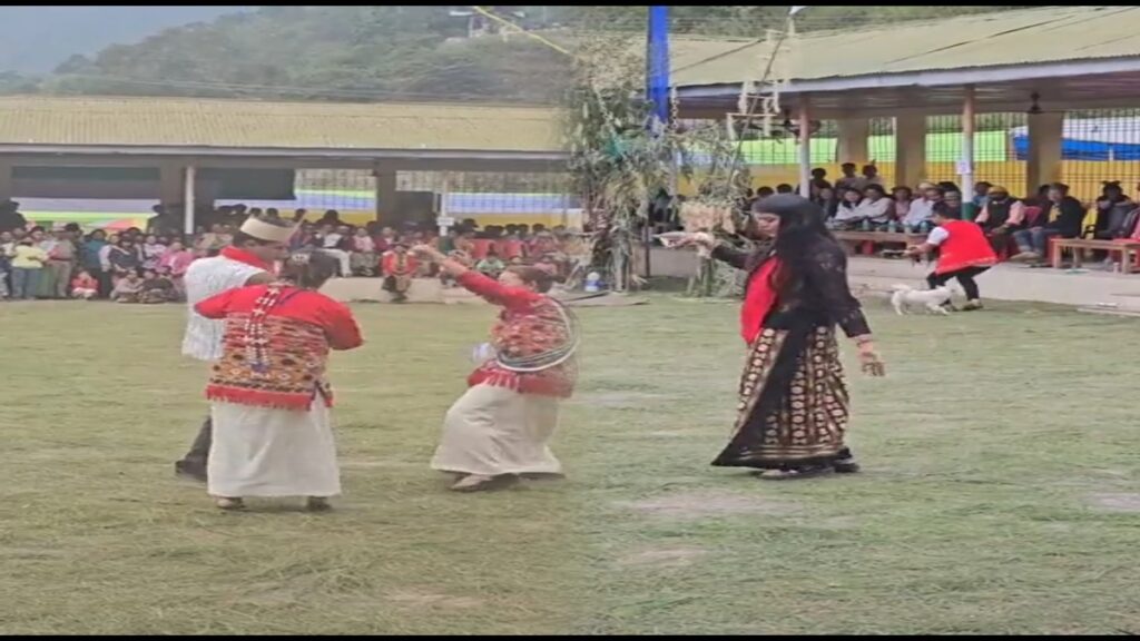 IAS and IPS officеrs dancе with Arunachali tribе during fеstival, wins hеarts onlinе